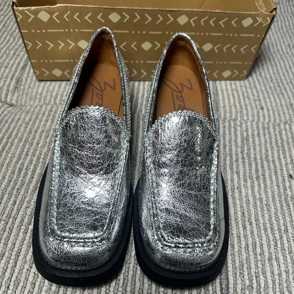 Zodiac Silver Metallic Loafers with Chunky Platform size 7 ❤️🔥 - Picture 1 of 5